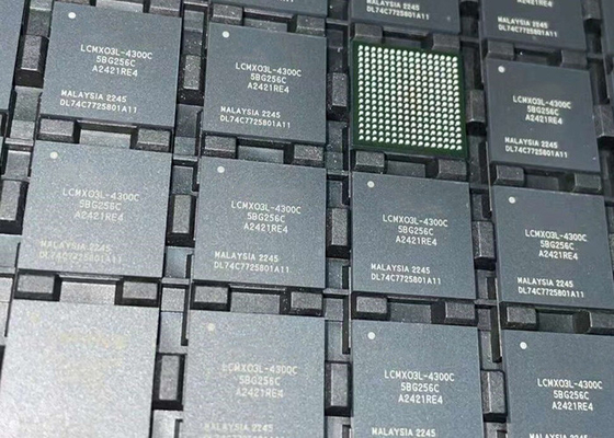 Field programmabile gate array LCMXO3L-4300C-5BG256C 4320LUTs MachXO3 programmabile logica IC CSFBGA-256